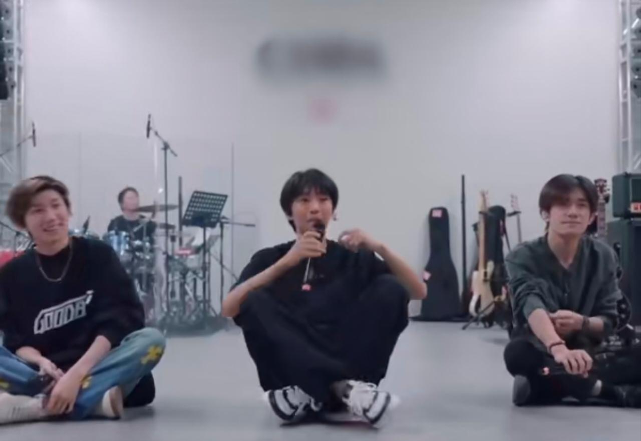 三小只一直都很好，  从小到大的友情关系怎么可能不好，他们一直都在各自的领域闪闪