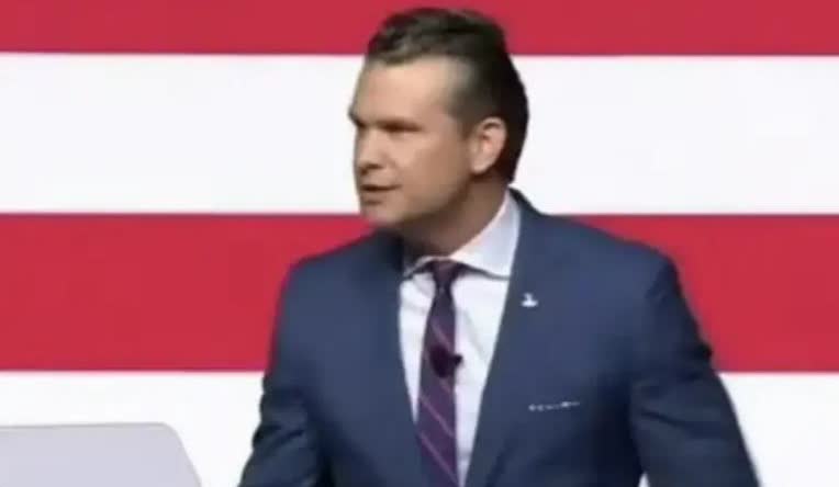 这表情管理也只有美军将军才能做的出。不管总统还是战争部长怎么讲都能绷得住，不鼓掌