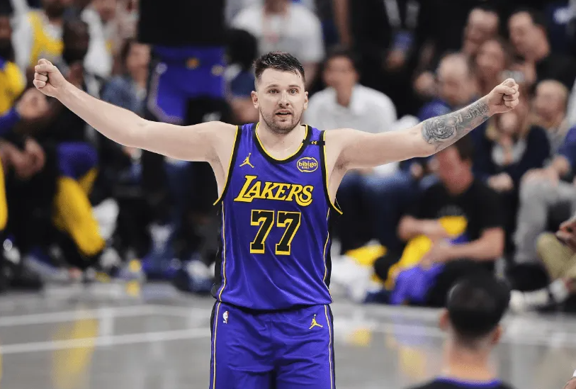 NBA季前赛太阳VS湖人前瞻：詹姆斯&格林因伤缺席，东契奇对决布克
这是两队季前