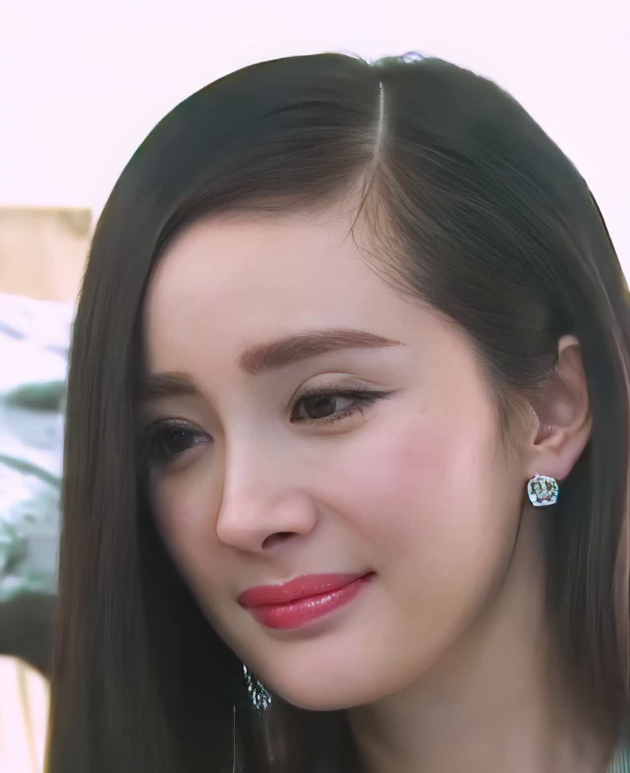 一人容易忘情水，总是为情所困。