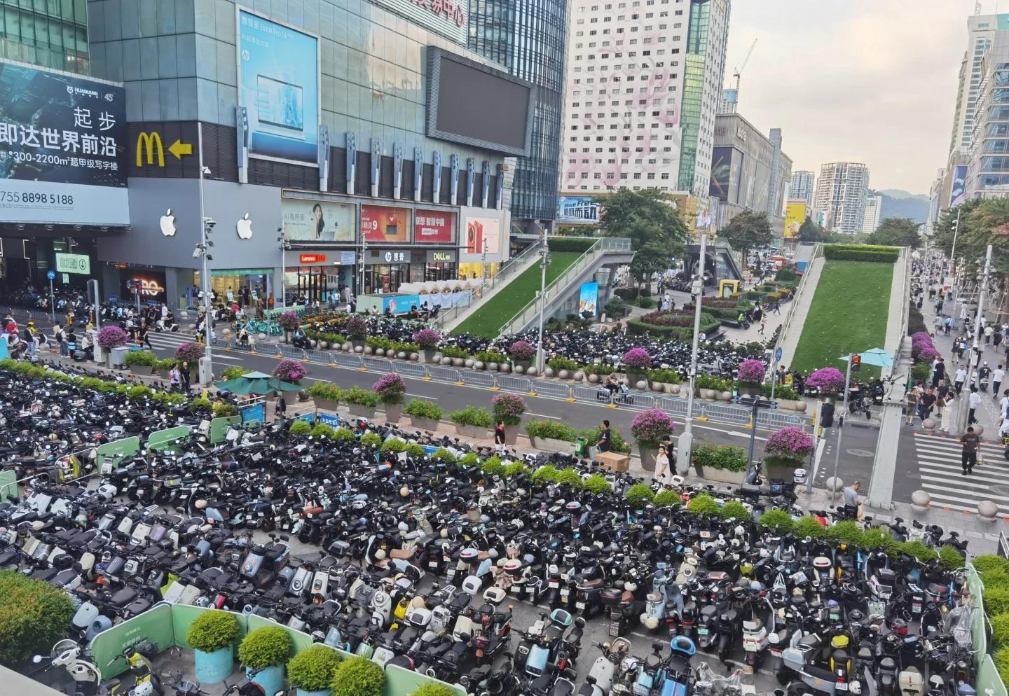 深圳电动车三年暴增至650万辆！  



这惊人的增长速度，源于2022年8月