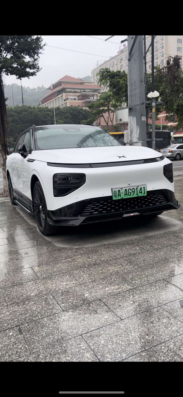 您们的G9改装了吗
这大包围
这悬浮车顶
这侧踏板
这黑化的轮毂
这熏黑的灯膜