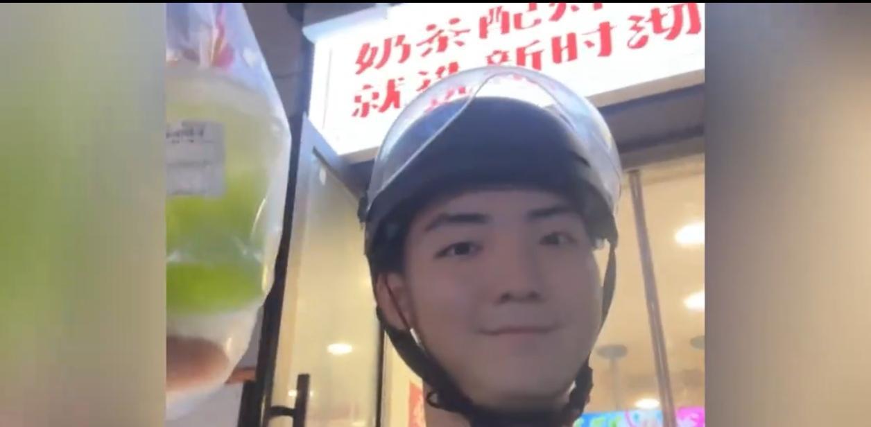 24岁男演员舒辰兼职送外卖！每天狂奔5小时，背后原因太扎心…
一位24岁的知名男