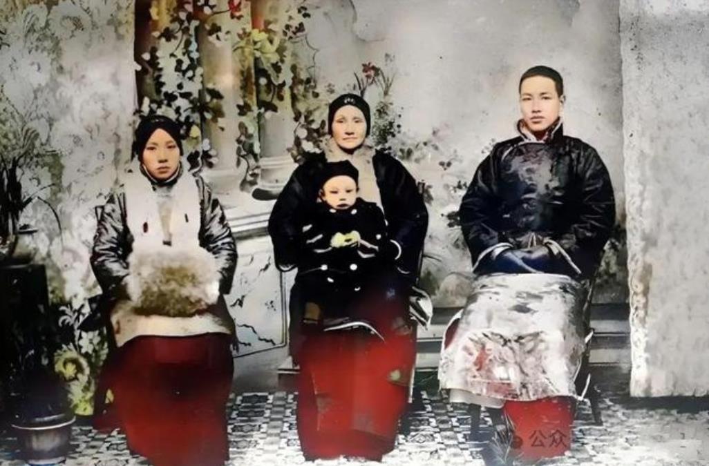 蒋介石怕胞妹蒋瑞莲婚后受气，所以在蒋瑞莲结婚时，专门从日本赶回来主持婚礼，并在妹