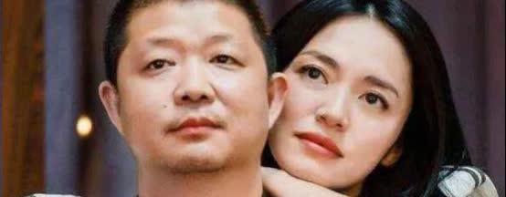 姚晨和凌潇肃离婚后，拿着“一份不平等条约”，嫁给了曹郁。婚后，姚晨收拾衣柜发现了