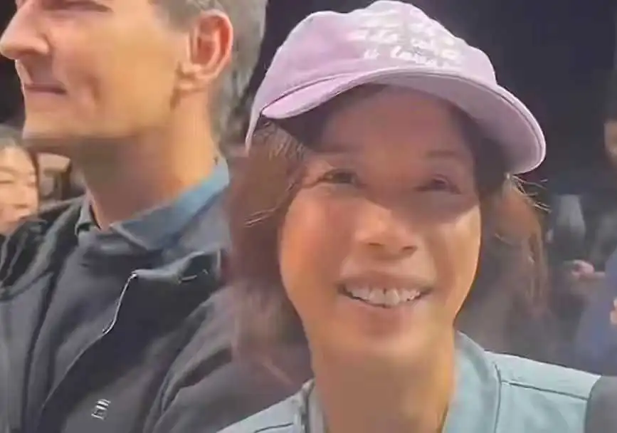 莫文蔚怎么变成这个样了？
谁能想象得到一代“天后”变化这么大。


