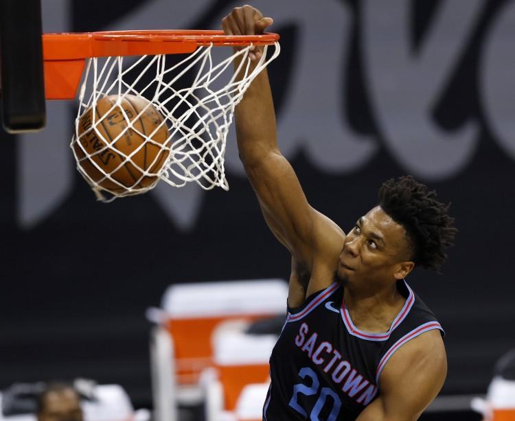 我回来啦！老将怀特赛德试训上海队！
近日，上海男篮向前NBA球员哈桑-怀特塞德发