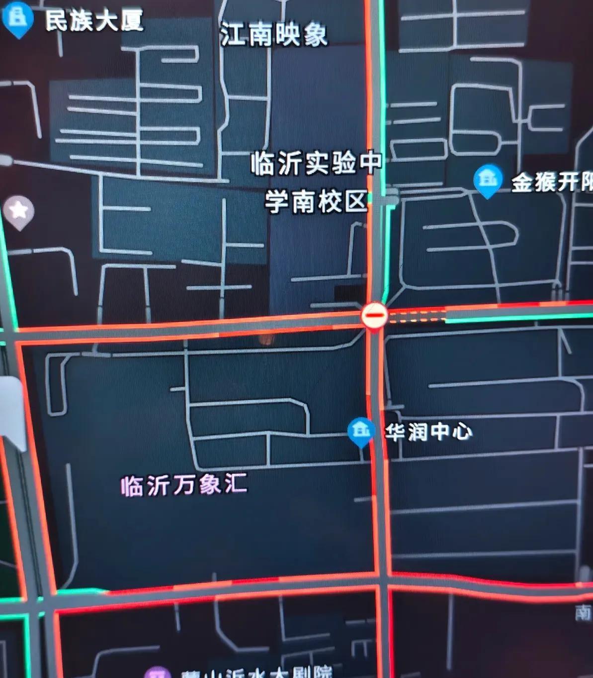 真没想到，一个品牌的出现，让临沂老城区热闹了起来，可以看出，盒马鲜生这个选择与战