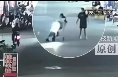女子骑车遇血友病小孩鬼探头索赔47万，当事人发声，网友质疑：励新型碰瓷？ 

近