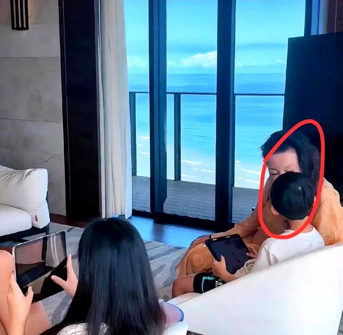 张兰这心寒得可真够彻底的
就因为十岁孙女小玥儿一句话，她竟然要重写自传给儿孙。
