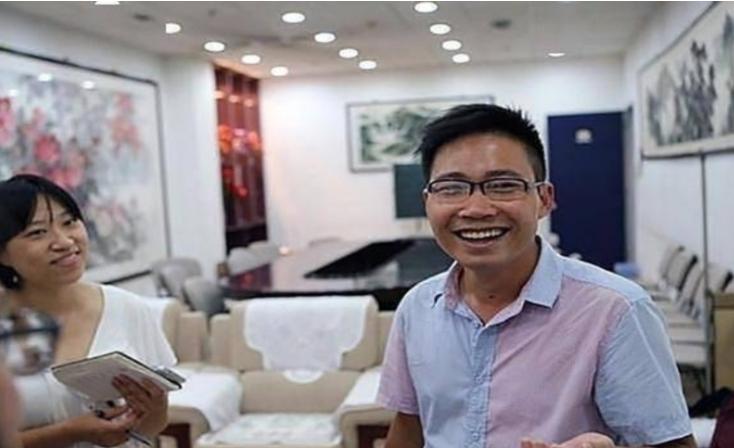 “他就是一高考疯子！”2007年开始，吴善柳连续多次参加高考，可即便考上的都是名