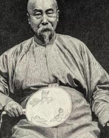 1896年8月，李鸿章在英国访问时，对欧美新女性很好奇，不明白她们中为什么有人热