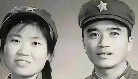1972年，21岁的知青李文忠救了一名11岁的落水女孩。令人没想到的是，女孩上岸