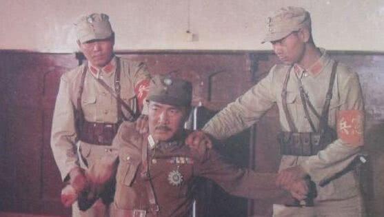 1937年冬，韩复榘不听号令，擅自弃守济南，老蒋气坏了。1938年1月11日，老