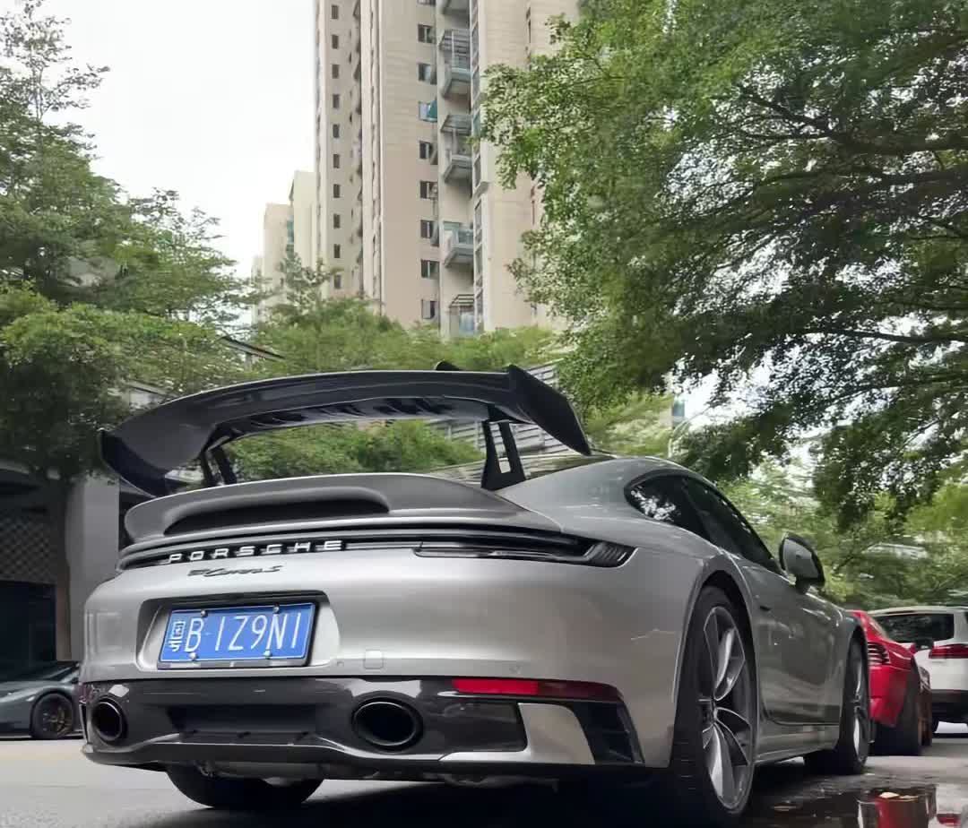 “Porsche 911Carreras”