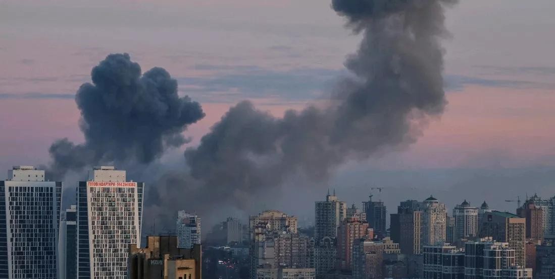 俄军或将全力进攻乌东地区





库尔斯克战事吃瓜吃到撑！俄军要收复库尔斯克了