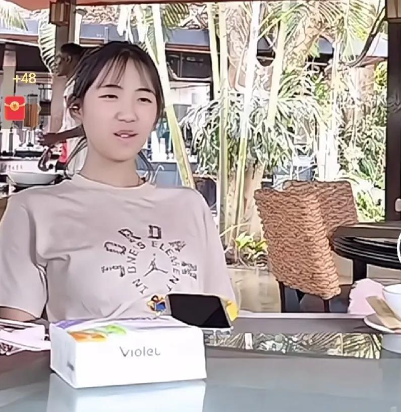 老倪带着10个主播已经顺利到肯尼亚啦，这趟非洲之行可算启程了！不过队伍里的麻辣烫