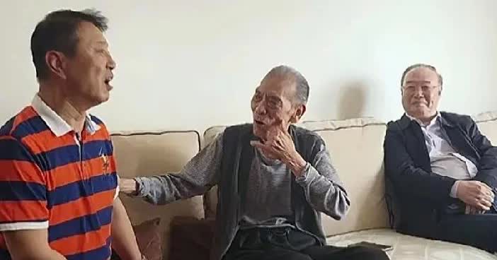 5·18杨议拜师前夕：郭德纲大师兄贾伦现身李如刚家引发重重疑云！
 
随着5