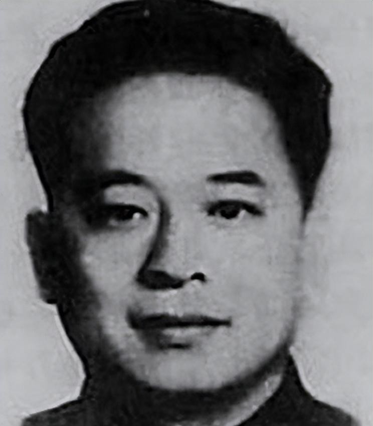 1967年的重庆，《红岩》的作者罗广斌跳楼身亡，而14年后，公告指出：他根本就没