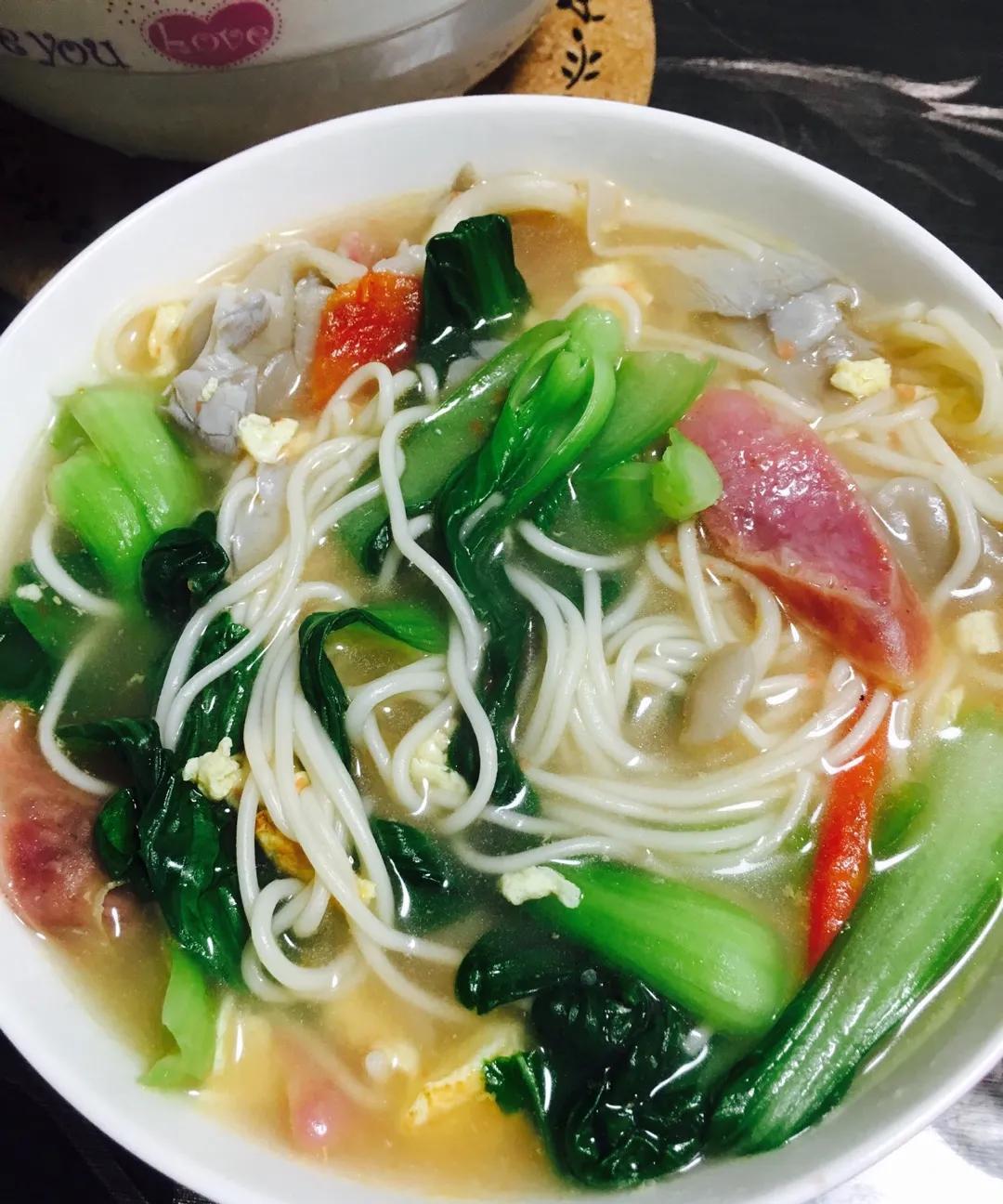 上联：一碗二两三鲜面
下联：？