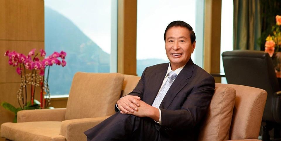 李兆基丧礼：佛光普照祈福，孝心与规格背后的故事
在香港商界，李嘉诚的名字如雷贯耳