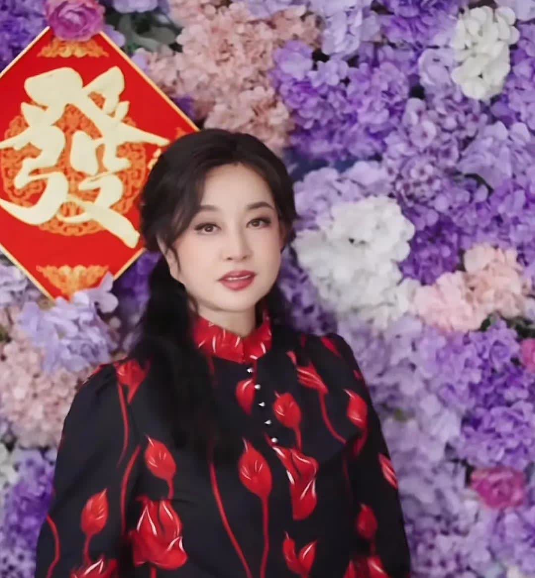 330万借款打水漂
刘晓庆被实名举报
债主为什么现在跳出来闹？我有4点猜测：