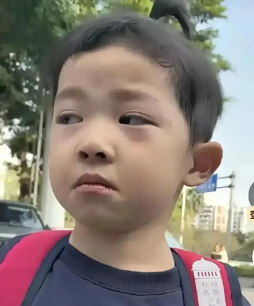 74岁的天赐爸爸跪在地上，痛哭流泪，看起来特别让人心疼。
只是因为在年近70岁的