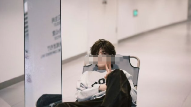 真的好期待张泽禹啊，真帅，光是看后台路透都能反复刷好几遍，感觉舞台上的他会更耀眼