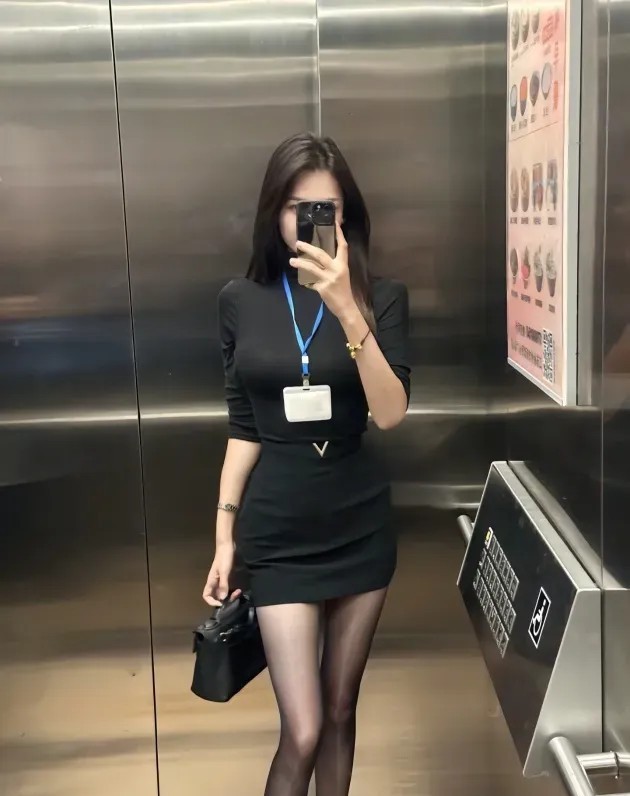 单位最新规定上班必须穿工装，给用户办业务也必须着装，太卷了这行业，好想换个工作呀