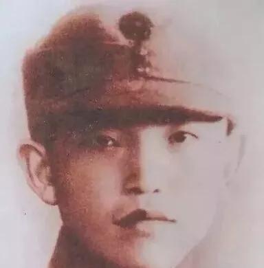1941年3月，上高会战正处胶着状态，敢死队长吴尚志一刀割破左手食指，写下七字血