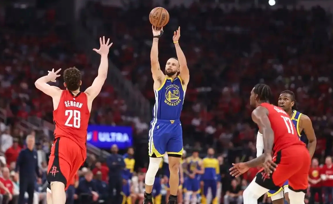 库里：詹库杜时代最后的荣耀我来守护！
过去十年，如果NBA要被定义为一个时代，那