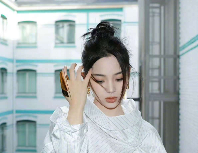 欧阳娜娜的这一组妆造，真的是长大了！