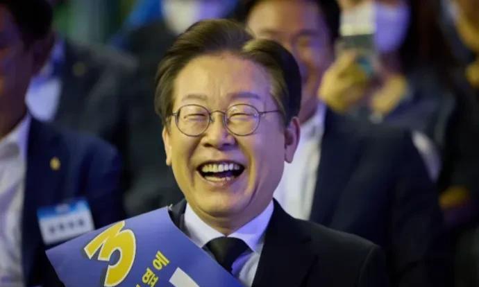 李在明彻底坐不住了！
就在昨天，3月19日，在野党发言人表示，李在明将于3月20