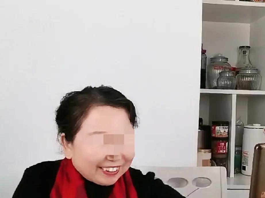 哈哈哈!，老肚又暴金句，她说希望对面像她一样，坐在直播间里坦坦荡荡地造各种谣。