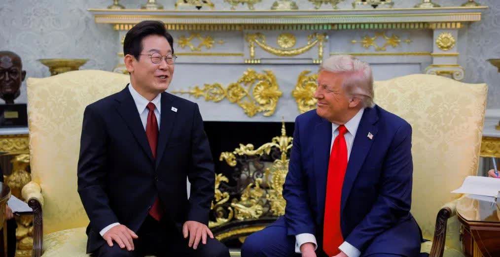 老特与李在明会晤时表示，希望今年能和朝鲜最高领导人会面，“我和他的关系非常好”。