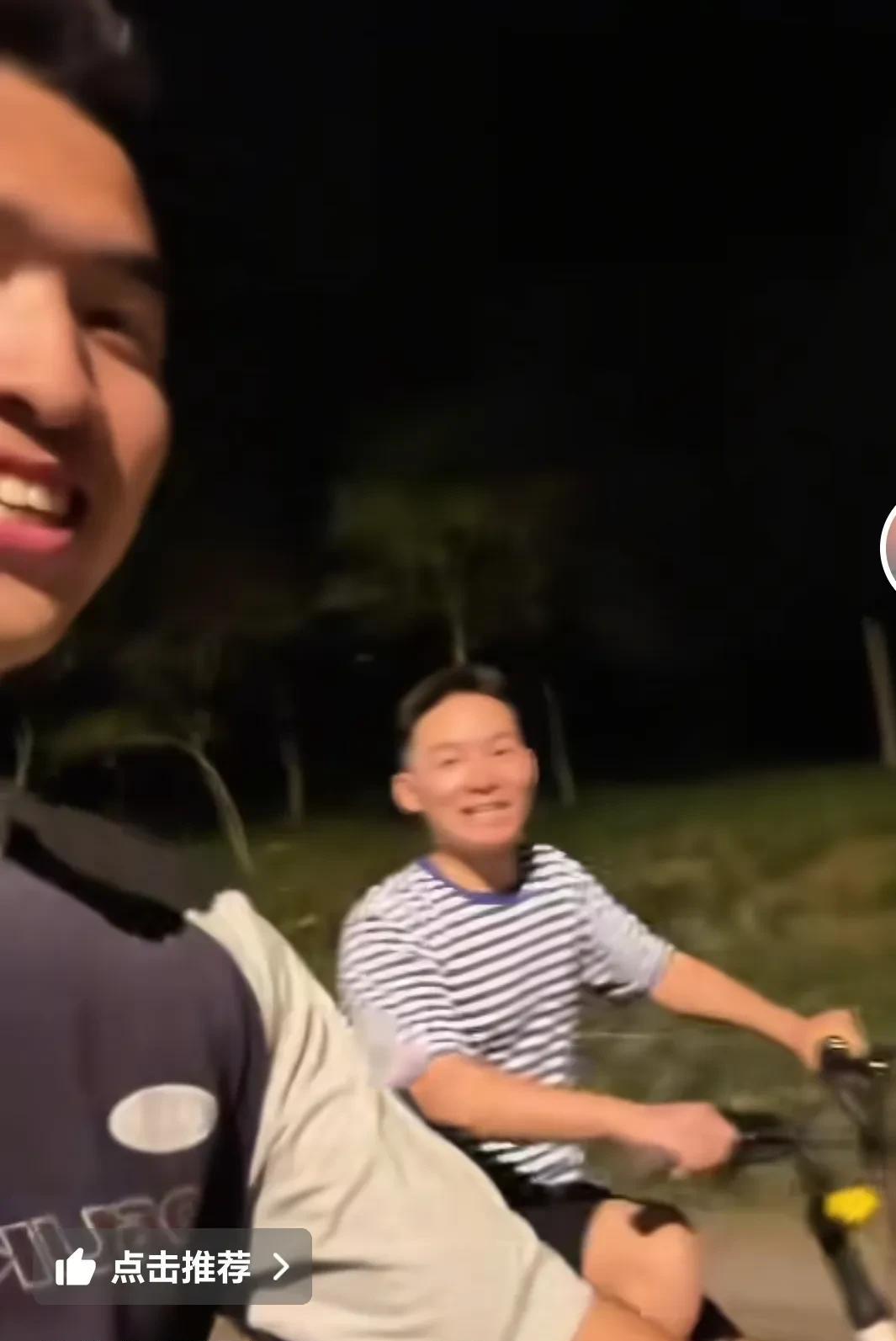 海军和浩男玩得不亦乐乎。
不在亲生父母身边的日子里，战友之情就替代了亲情。浩男对