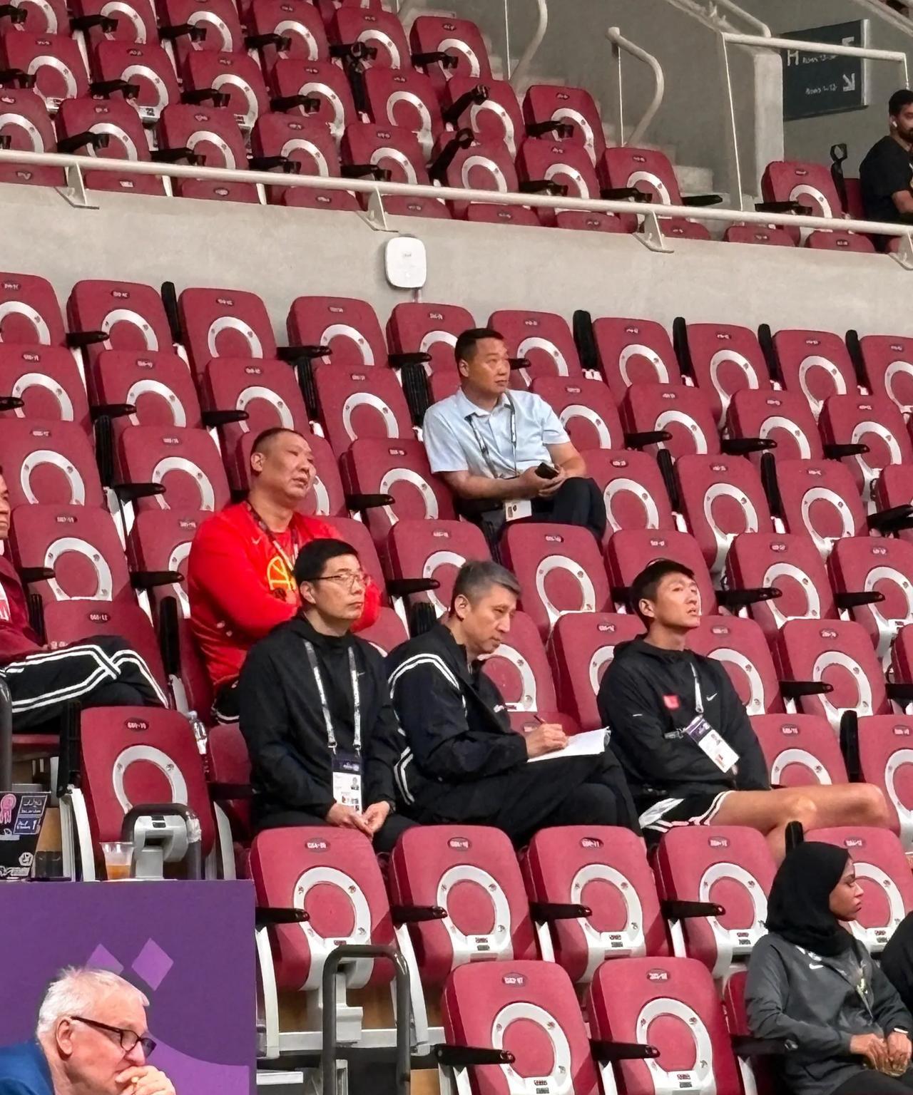 郭士强指导太辛苦了，现场观看韩国关岛比赛，确定自己对手
郭士强指导带着教练组，一
