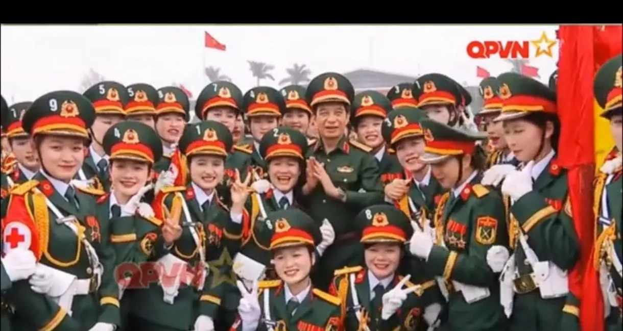 越南国防部长视察女兵











越南国防部长视察医疗部队，这可不是小
