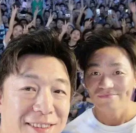有一次颁奖典礼上，王宝强被黄渤调侃道：“兄弟，你长得怎么这么‘抽象’怎么拿到的奖