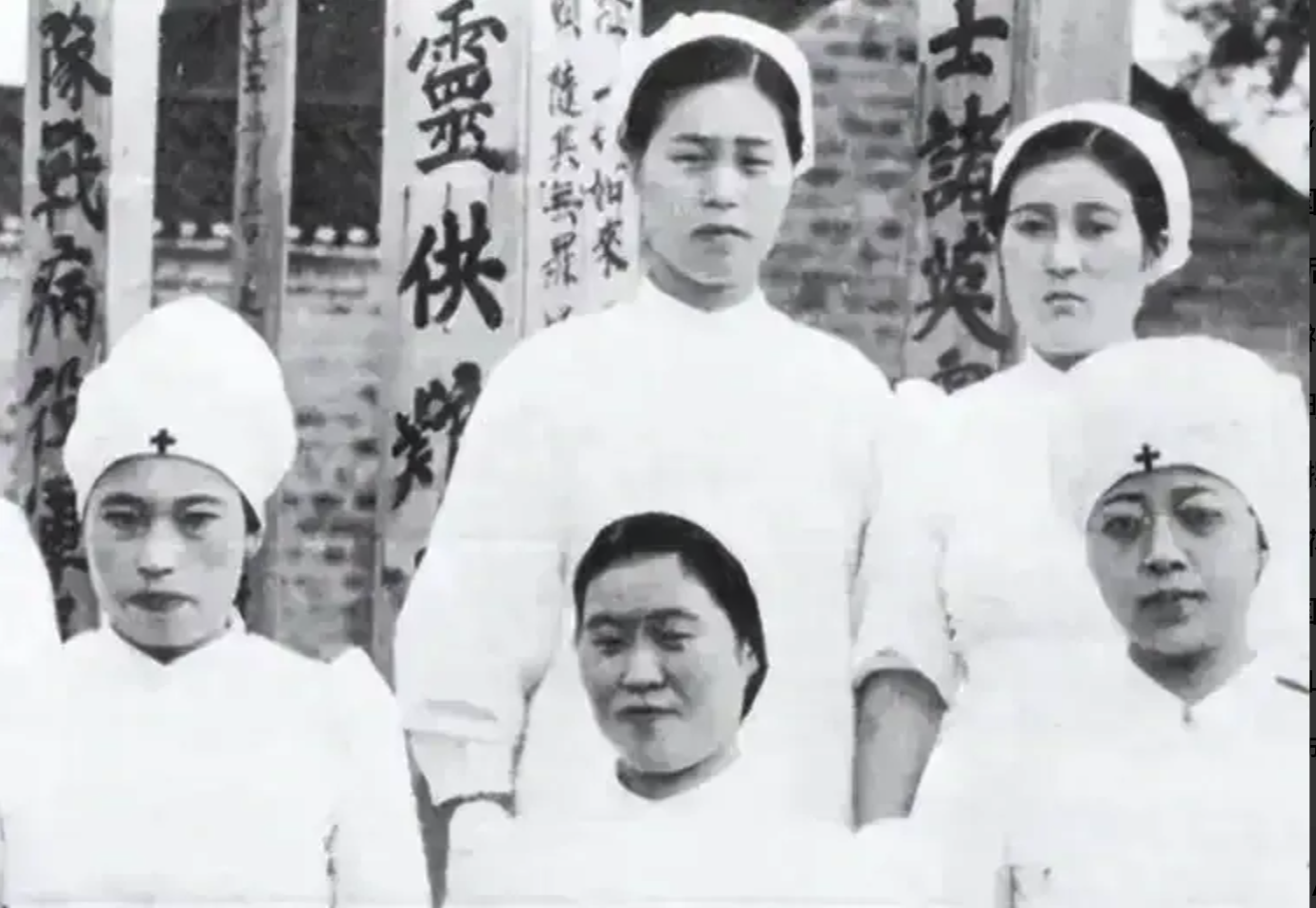 1946年，400多名已经投降的日本女护士，突然拿起刺刀，对医院中的伤员下黑手。