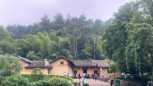 清朝一诗人路过韶山，在山脚写了首赞歌，百年后一位伟人横空出世