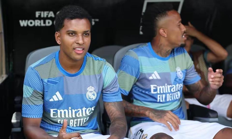 根本停不下来
利物浦这个赛季有点疯狂
利物浦已经花费2.1亿欧元签下
弗林蓬（4