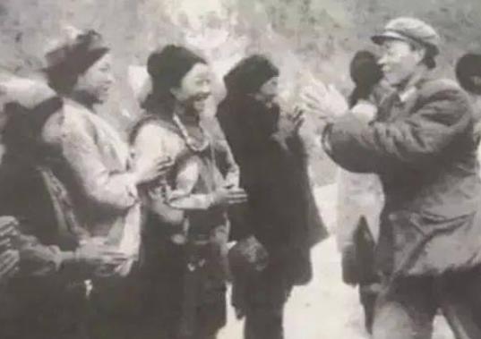 1988年时任中国人民解放军第二炮兵副政委的阴法唐被授予中将。
阴法唐1922年