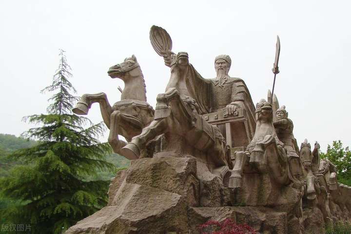 诸葛亮穷兵黩武，为什么还在蜀国有那么高的威望？