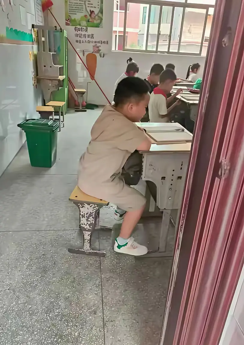 因为调皮，老师给我儿子单开座位，请问这样合理吗？