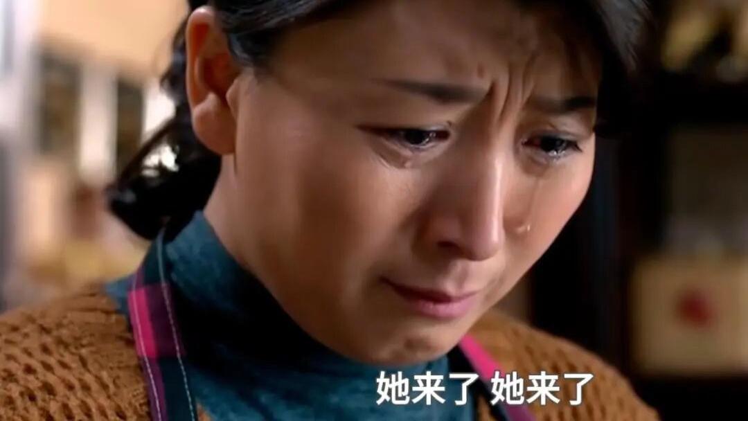 住178㎡大平层还哭穷？闫学晶哭穷翻车，豪宅名表藏不住了