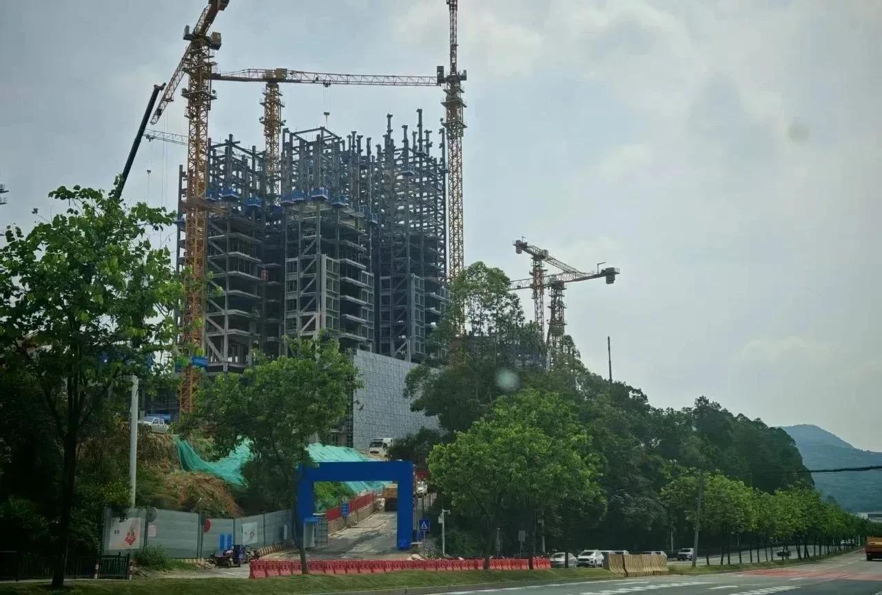 澳洲山庄异地重建进展神速
5月份控规出炉，开工获批，短短不过一个月时间，澳洲山庄