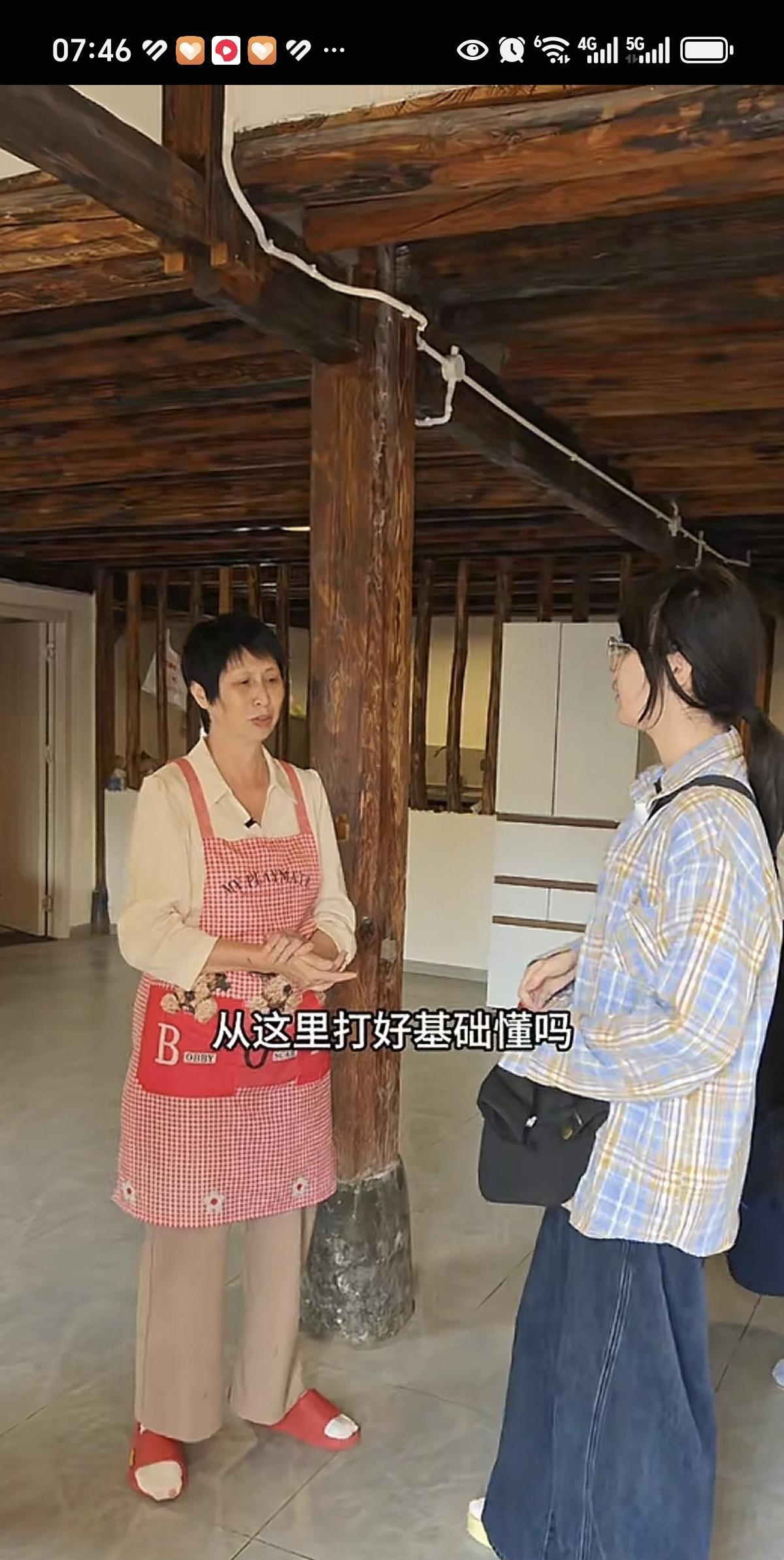 李大坨说外婆你不送我啊，外婆又忍不住眼眶泛红了。
韦籁外甥女李大坨跟着爸爸先回江