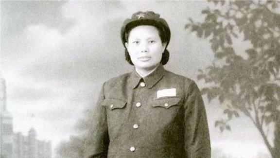 1936年，洪学智看上了女兵张文。谁知，张文却嫌弃洪学智满脸麻子，本想婉言谢绝，