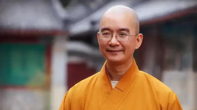 学诚大和尚
“护身符”从恭敬心求
心里真的有对三宝的至诚敬信之心，佩戴经咒、佛像